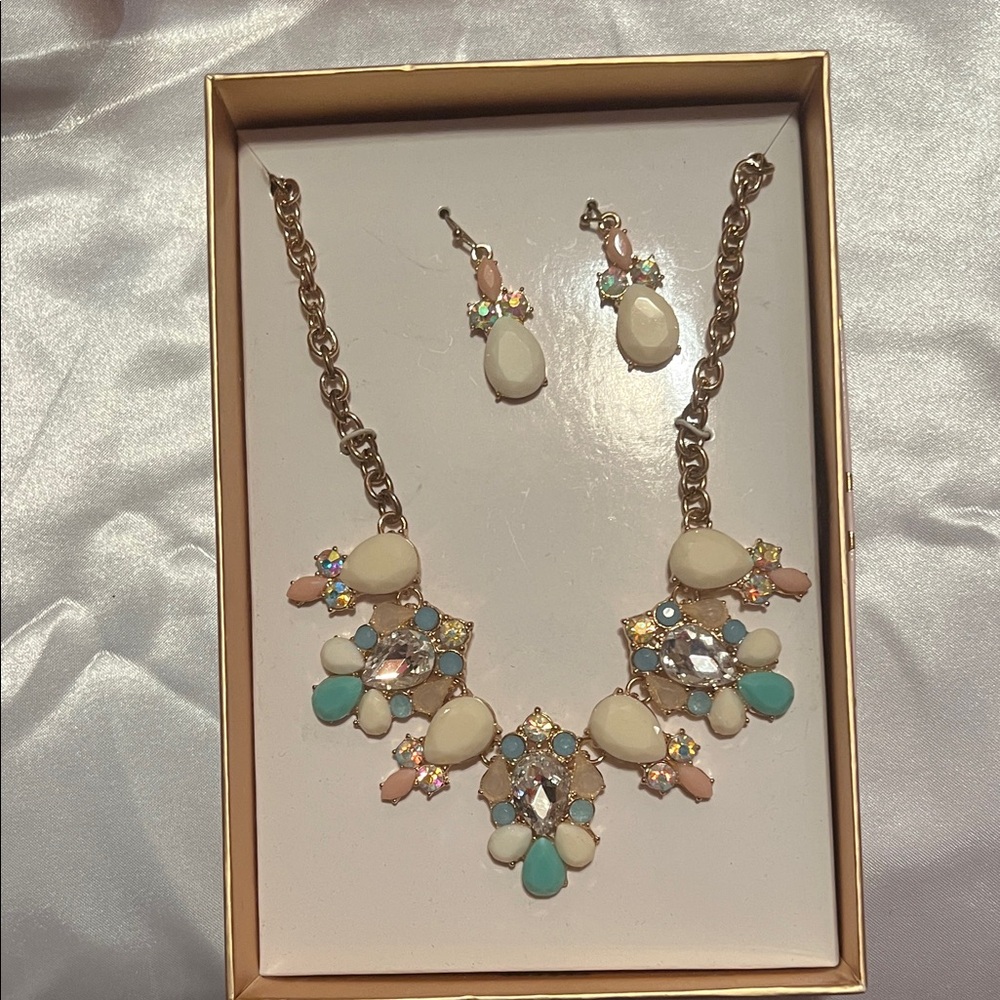 Elegant Gold and Multicolor Necklace and Earring Set
